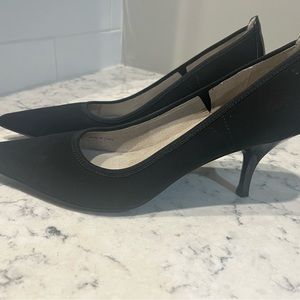 Tahari, Ultra-pointed Kitten Heel, Size 10